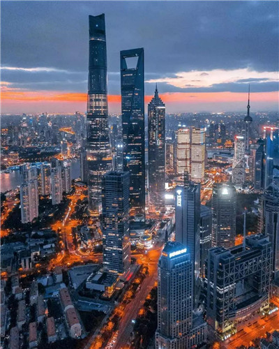 展现高雅与魅力，广州南沙商务模特引人注目